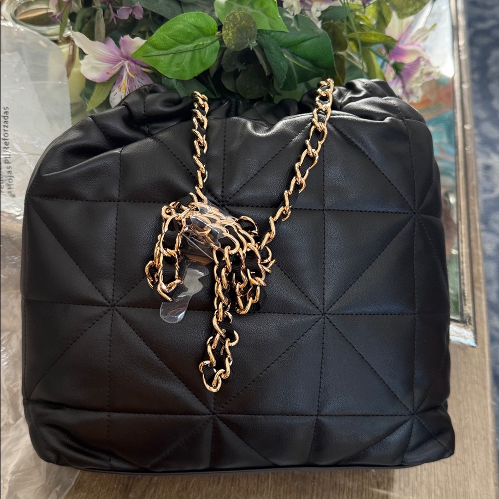 Black quilted bucket bag crossbody bag - Picture 9 of 12